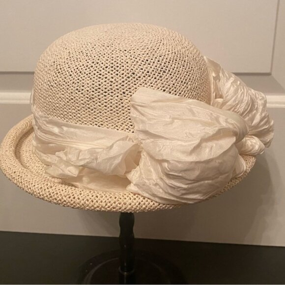 LOUISE GREEN HAT CLOCHE CREAM STRAW ROLLED BRIM LARGE BOW USA ACCESSORY - Picture 1 of 9